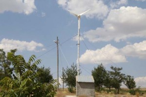 asu-ruzgar-turbini-ile-enerji-uretiyor