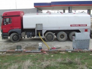 akaryakitta-diplomatik-kacak