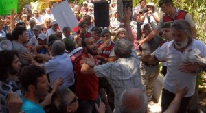 izmirde-res-toplantisinda-arbede-cikti